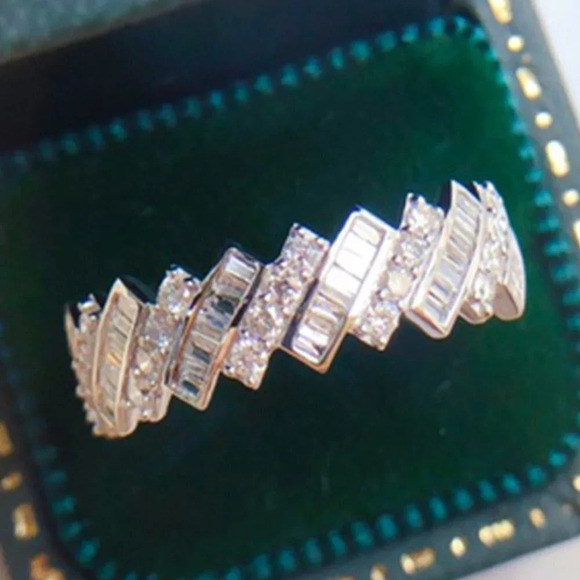 🎁Shiny Bride Princess Round Cut Zircon Eternity Wedding Bands Ring,UNVN12498 - Picture 1 of 6